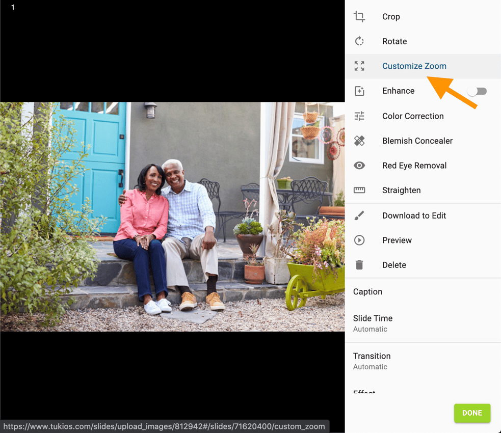 How can I control the zoom on photos?